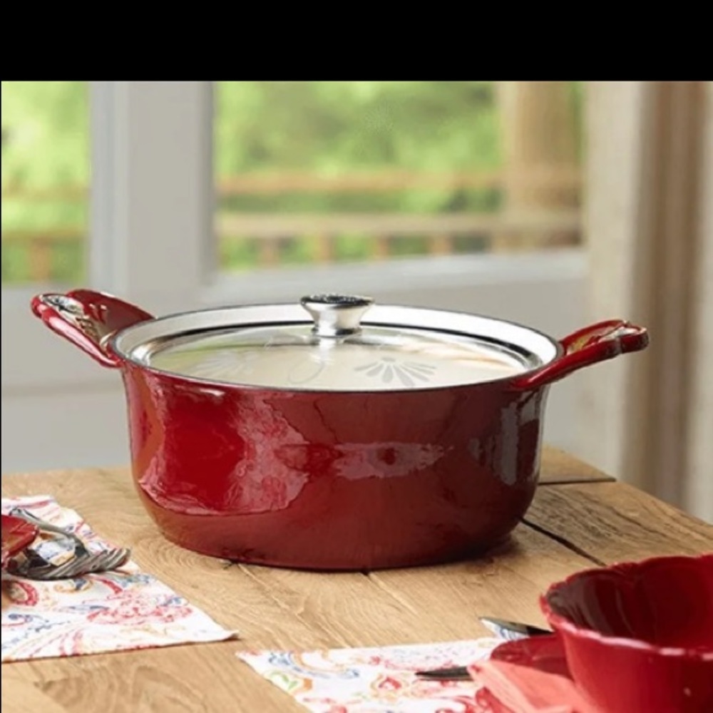 Cast iron Dutch oven